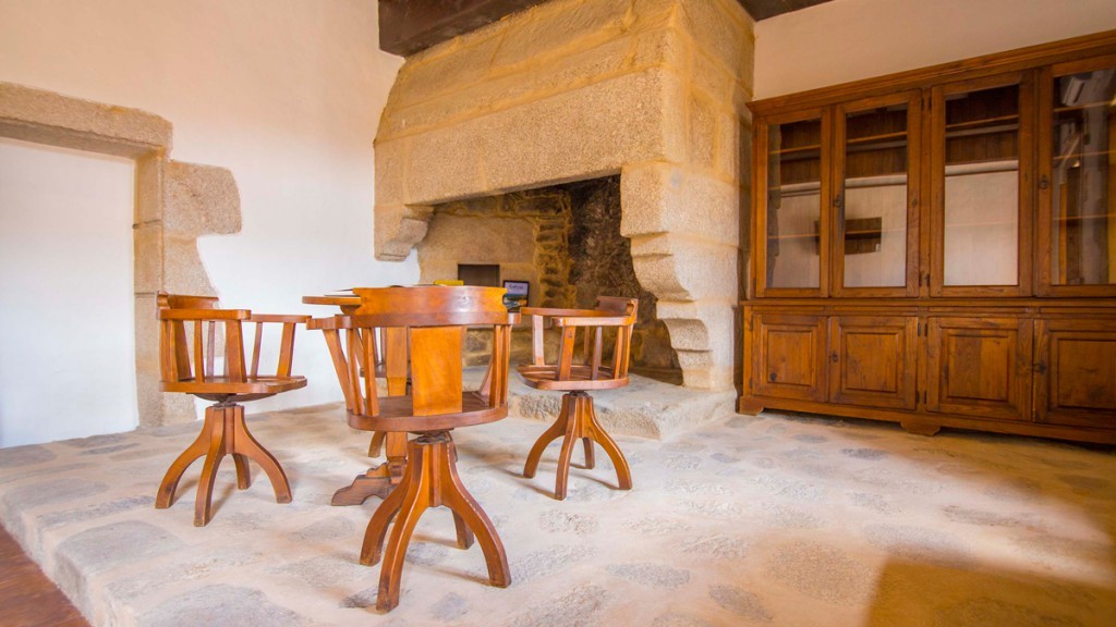 Hostel Monasterio de Moraime 180