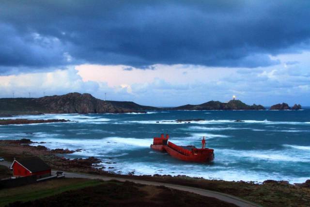 gabarra-encallada-en-cabo-vilan-2014-01-19-044-copia